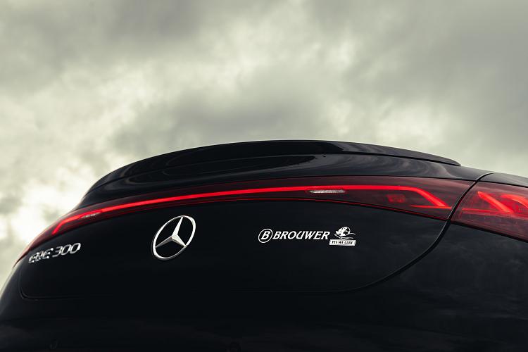 vip taxi   mercedes eqe limousine